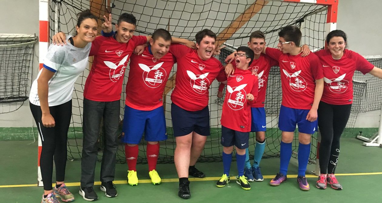 Enfants handballeurs qui font partie du sport adapté à brest